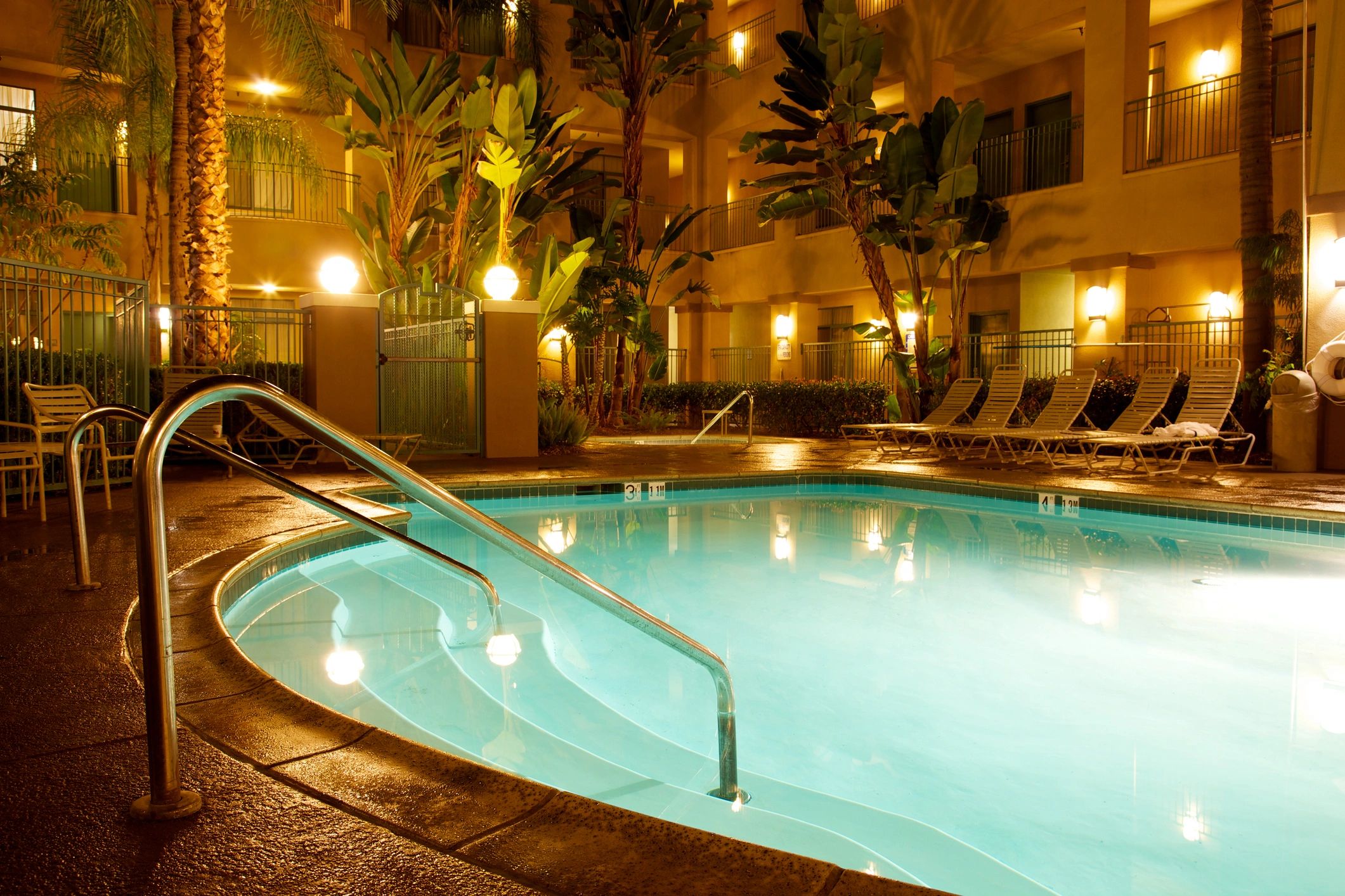 professional pool maintenance team San Diego