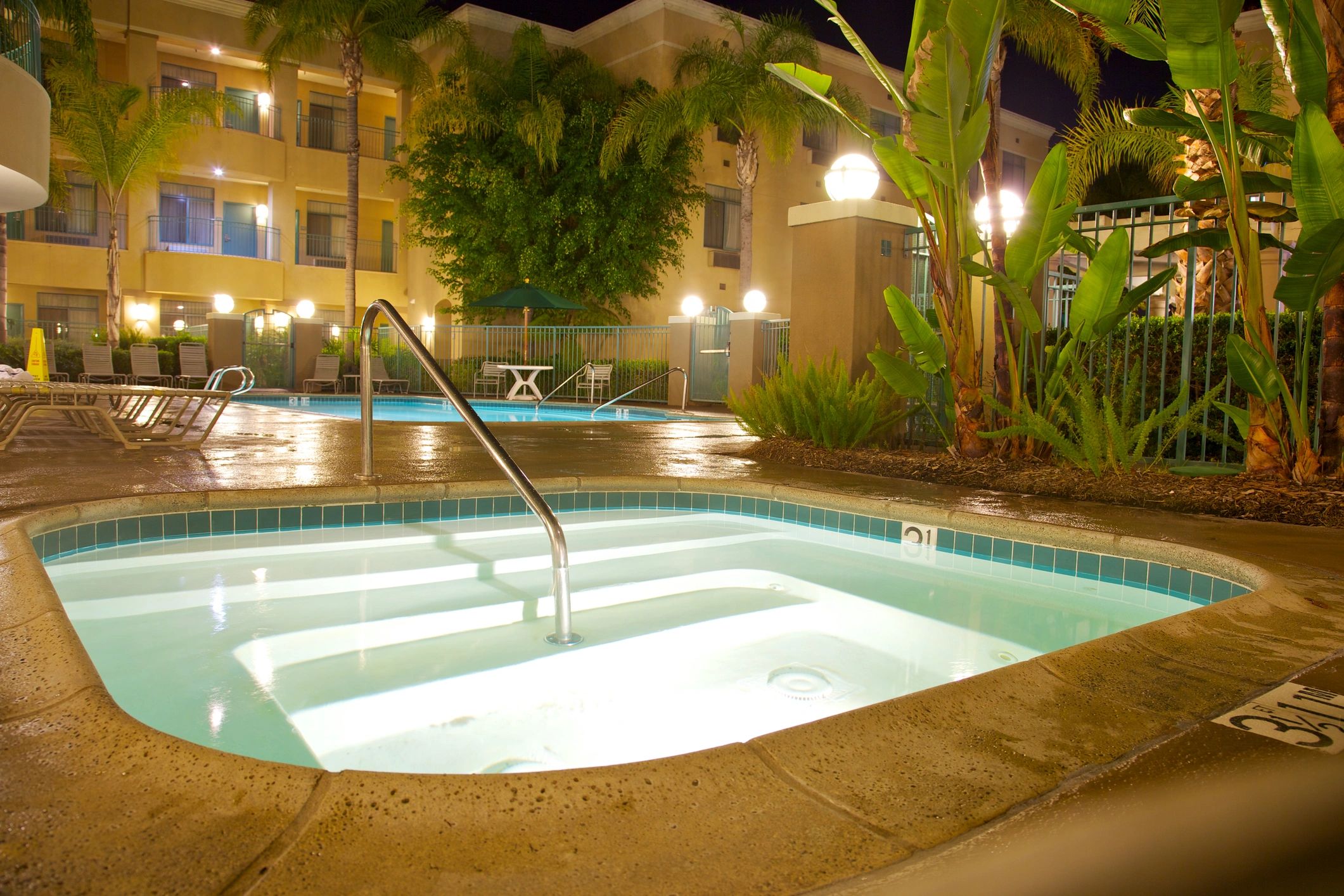 commercial swimming pool maintenance